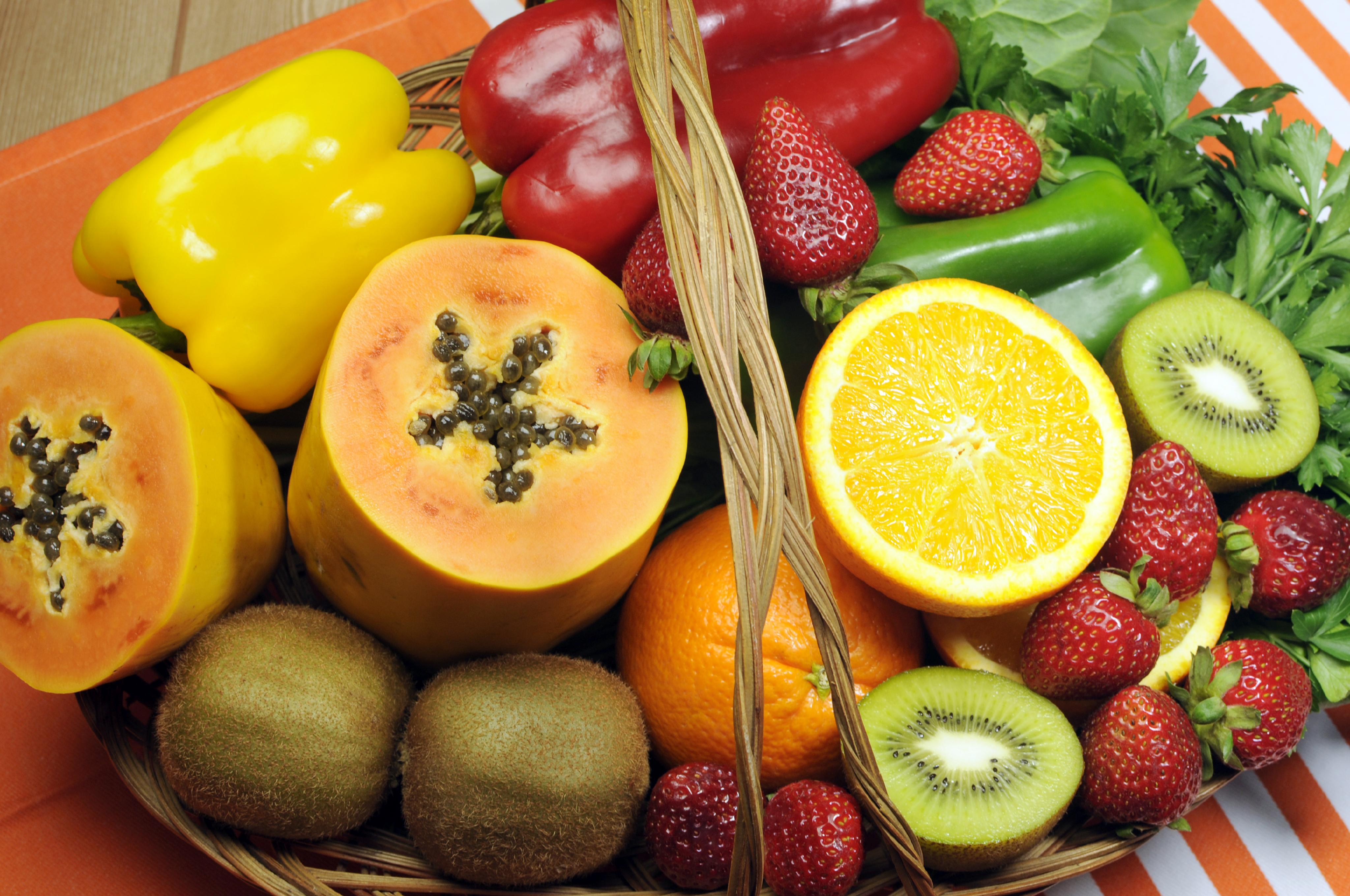 Vitamin com. Витамины в фруктах. Что такое витамины. Витамин c. Фрукты с витамином c.