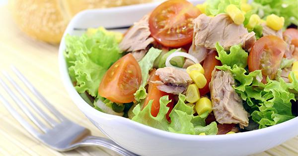 MedlinePlus: Tuna and Avocado Cobb Salad